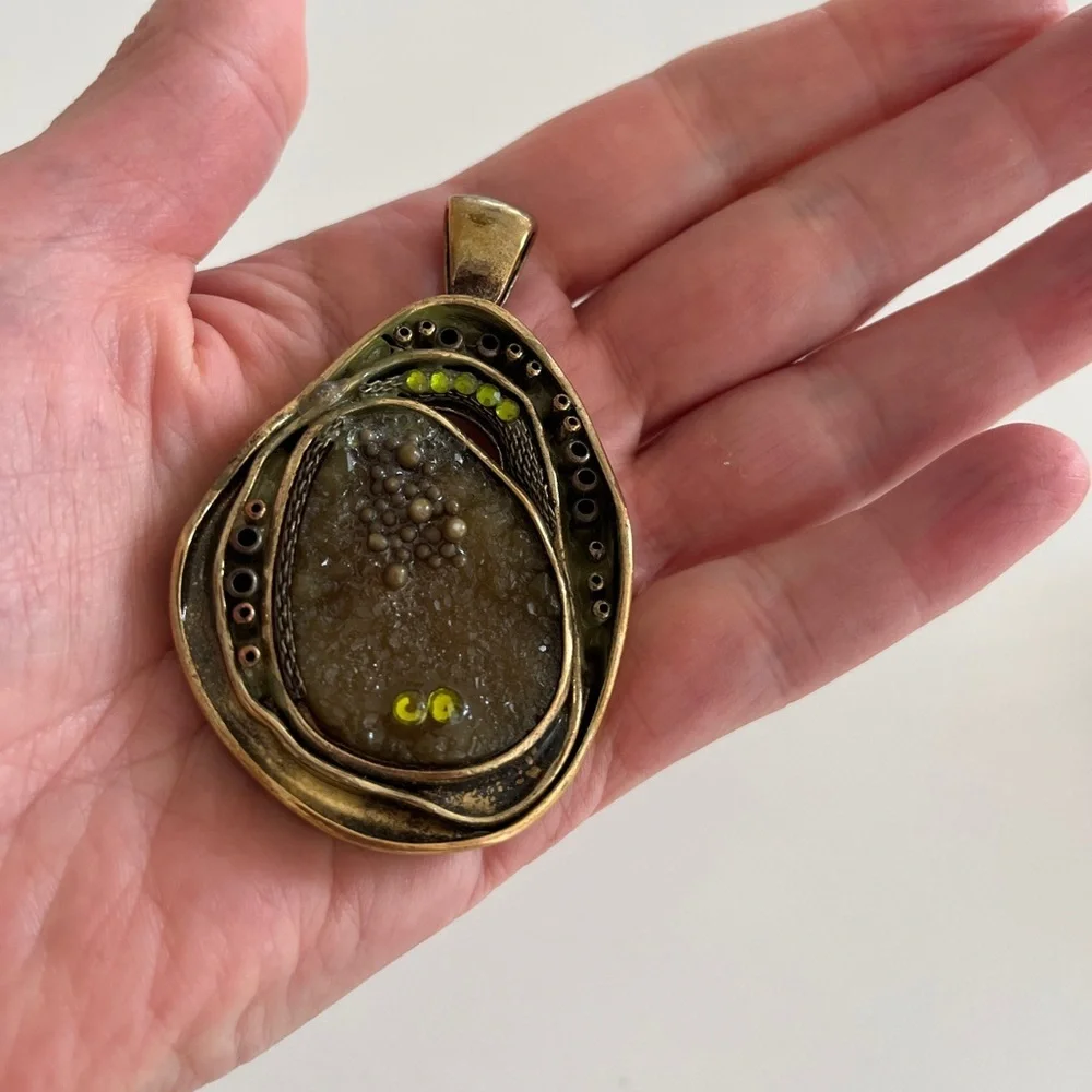 PENDANT Large Bronze Tone Metal Abstract Moss Green Lagenlook Statement Piece - Picture 9 of 12
